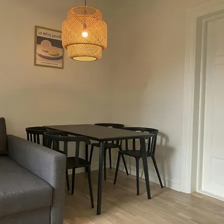 And Spacious For 4 Apartament
