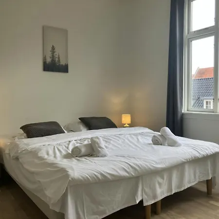 Central&spacious For 4